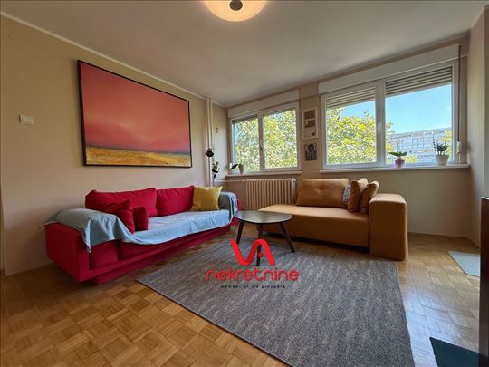 Lep Trosoban Stan Novi Beograd B 38, Useljiv Odmah