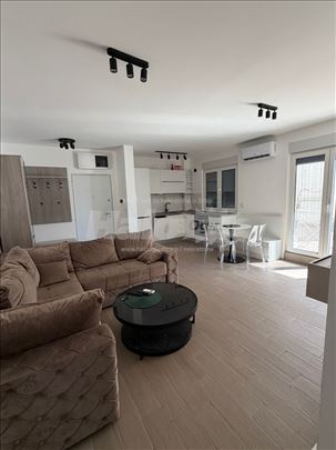Zvezdara, Paje Jovanovića – 42 m² + terasa 130 m² 