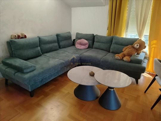 5 spavaćih soba, 105 m², Zemun polje