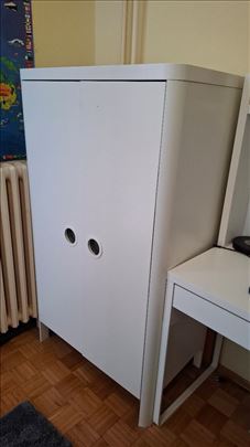 Dečiji ormar IKEA BUSUNGE i radna stolica VIMUND