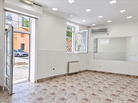 Lokal na Vračaru | 64m² | Izlog na ulici | 2 ulaza