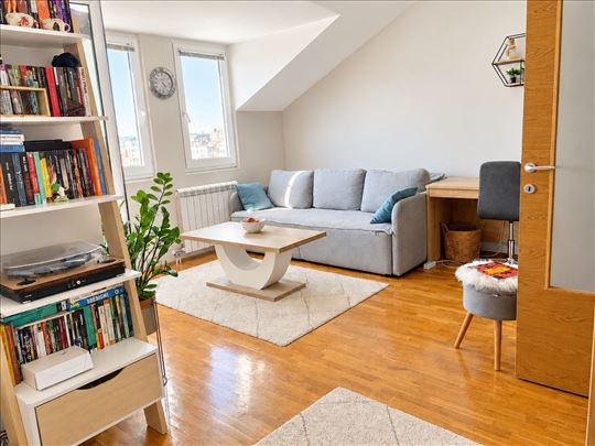 Prelep 30m2, Svetao, Pogled, Bez Buke, Zelenilo