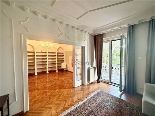 Prostran salonac na Senjaku, 200 m²