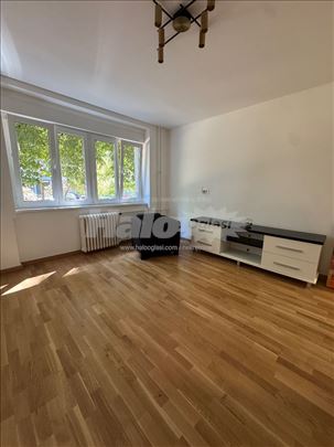 Vrtlarska 58m² | Poslovni | Renoviran | Zemun park