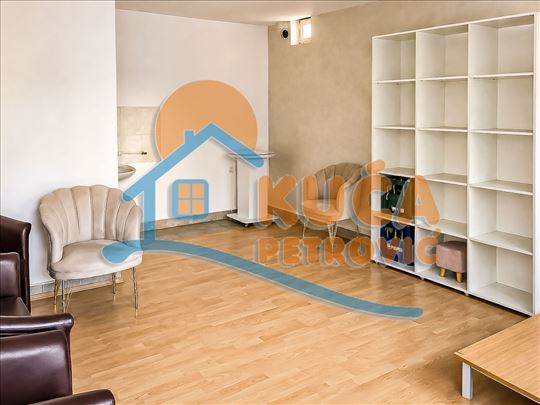 Izdaje se ulični lokal u blizini Šojke, 30m2