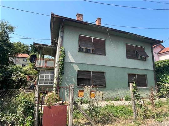 Kuća sa 6 ari placa na Papazovcu