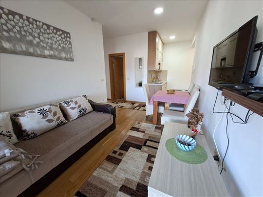 Prodaja – 54 m², dve spavaće sobe, 300 m od centra