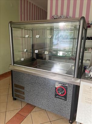 Rashladna vitrina za torte i kolače