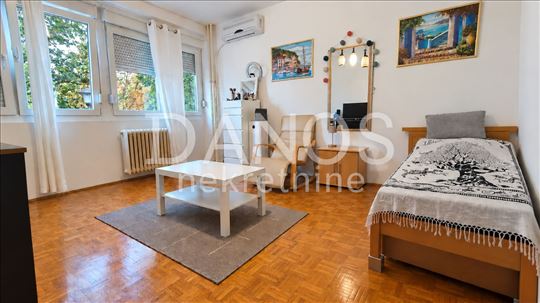 Dušanovac, 50 m2, Top lokacija, Bez buke,Dvorišni