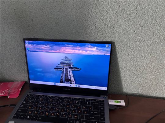 Infinix InBook X1 XL11 i5 – polomljene šarke