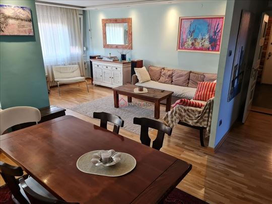 Banjica – renoviran stan sa prelepim pogledom