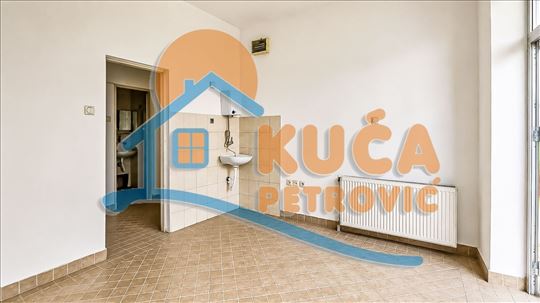 Funkcionalan ulični lokal kod Čaira, 20m²