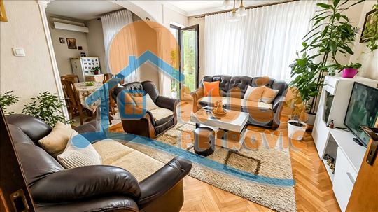 Idealan porodični stan sa tri spavaće sobe, 76m2