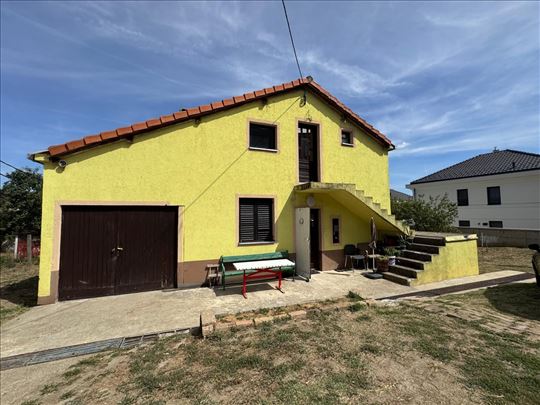 Kuća u vikend naselju - prelep plac