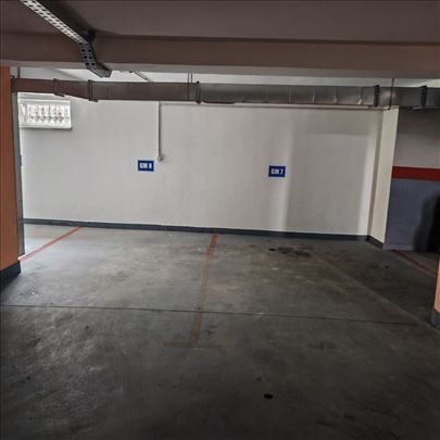 Prodaje se garazno mesto na Bubnju