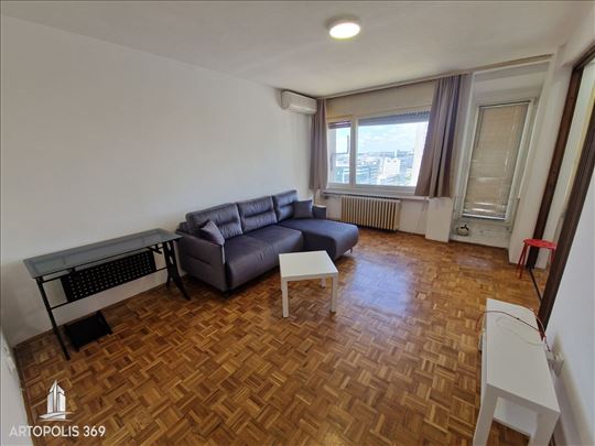 Renoviran, uknjižen, sa odvojenom spavaćom sobom