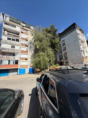 Stan,Miljakovac 2,miran kraj