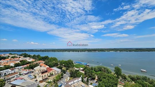 Zemunski kej. Pogled na Dunav. Renoviran