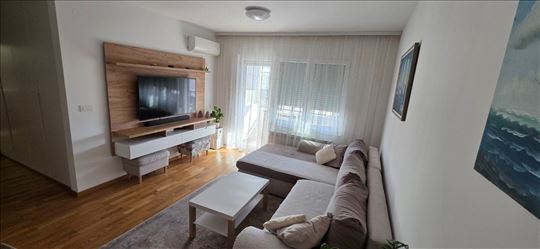 Crveni krst, miran kraj, novogradnja, ID 26031