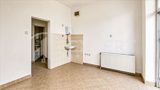 Funkcionalan ulični lokal kod Čaira, 20m²