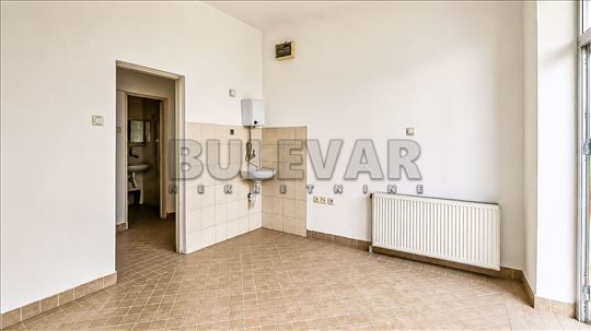 Funkcionalan ulični lokal kod Čaira, 20m²