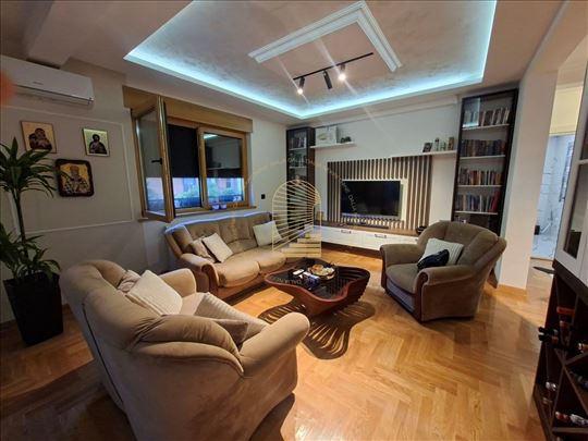 Luksuzan stan sa 27m² terase – Zvezdara, Kluz