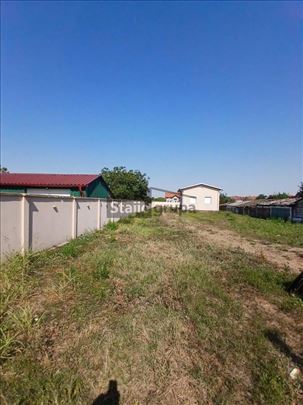 Plac od 13 ara u Dobanovcima u građevinskoj zoni