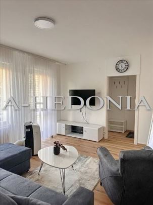 Blok 24, Milutina Milankovića, 1.0, renoviran