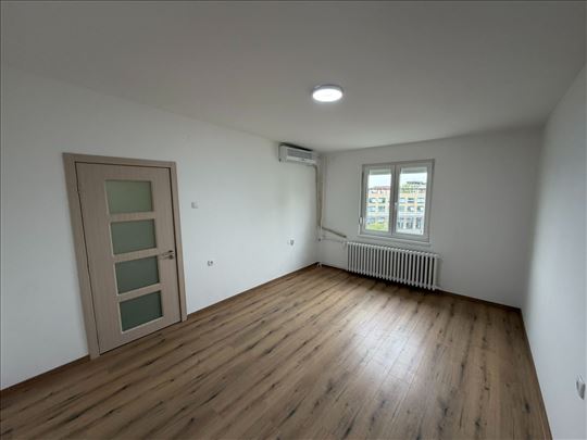 Kompletno renoviran! Mičurinova ulica!