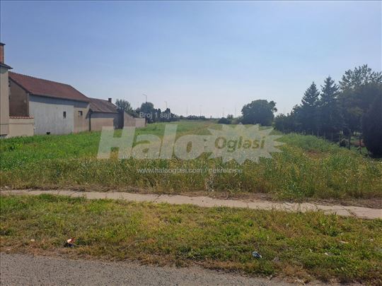 Plac u građevinskom području u Pećincima