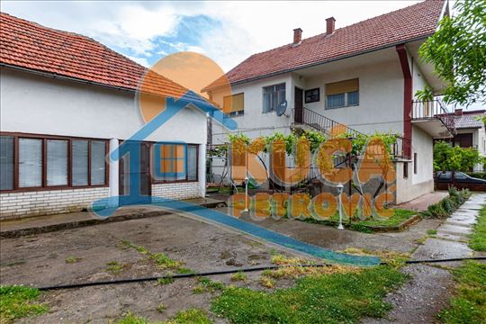 Spratna kuća sa pom.prostorom, Vrtište, plac 12
