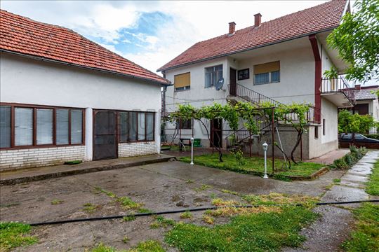 Spratna kuća sa pom.prostorom, Vrtište, plac 12