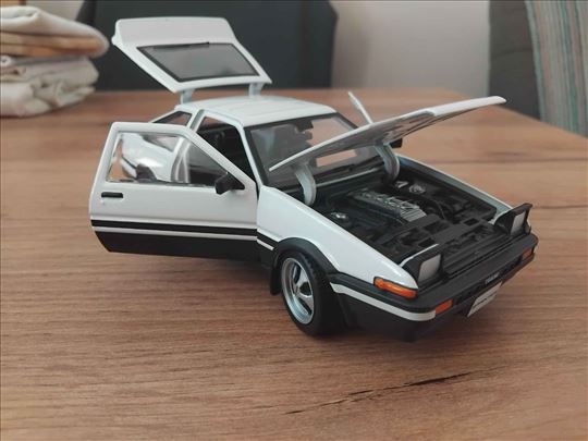 Toyota Corolla AE86 Sprinter Trueno 1/24 Maisto