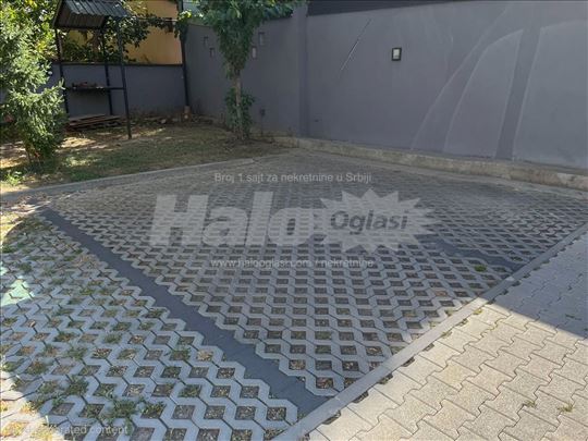 Uknjiženo parking mesto 1/1 Zemun