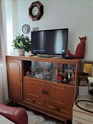 Vitrina za TV, knjige, ukrase