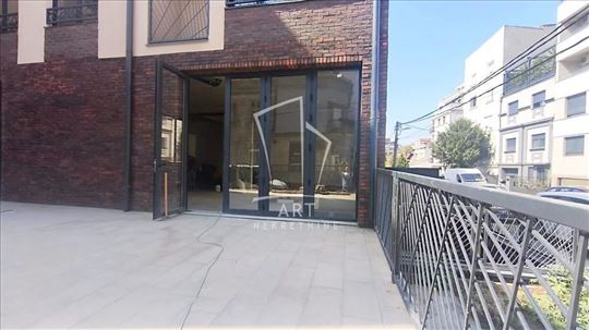 Višenamenski p. prostor, mereno 630m2, na 3 nivoa