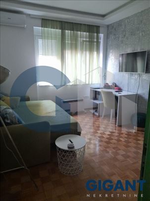 Cvetni trg, 33m2, I, ta, renoviran salonac