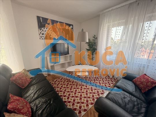 Izdaje se odličan stan u centru Niša, 75m2