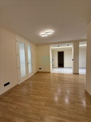 Lux, 2 parking mesta