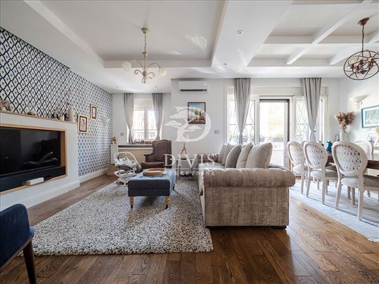 Namešten 3.0 stan na Vračaru sa terasom od 60 m²