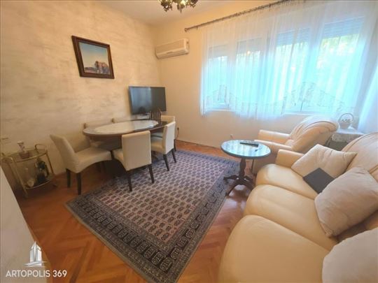 Uknjižen, dve spavaće sobe, dvostrana orijentacija