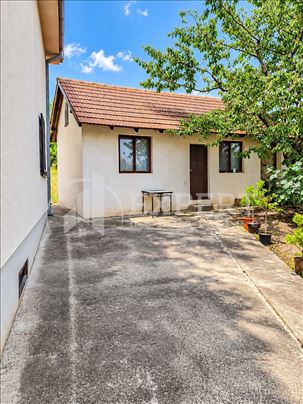 Lepa, ozakonjena, porodična kuća 200m2, pomoćni 