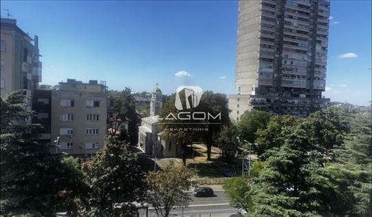 Lux renoviran sa garažom u ceni, retko u ponudi