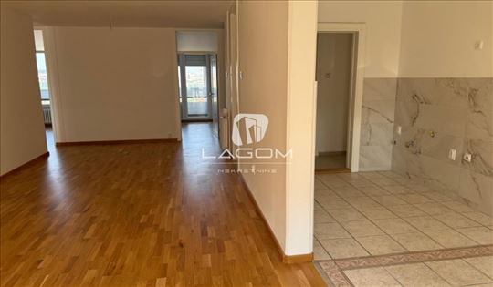 Lux renoviran sa garažom u ceni, retko u ponudi
