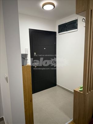 Izdajem nameštan stan u Batajnici, 50 m2, useljiv