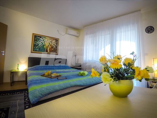 Lux apartman 30 m² u centru, sopstveni parking