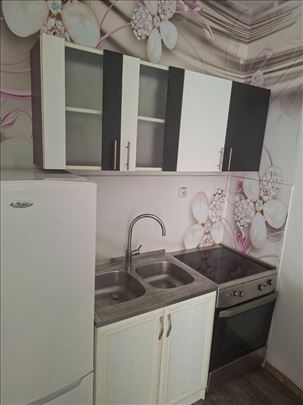 Tri kuhinjska elementa sve za 6000