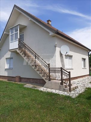 Dve kuće sa zemljištem
