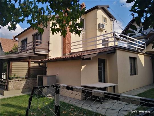 Ekskluzivna kuća 191(237)+5a Lazarevac-park