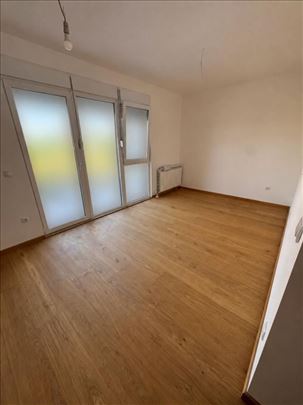 Jednoiposoban stan 36 m², Ledine, Surčin, Beograd